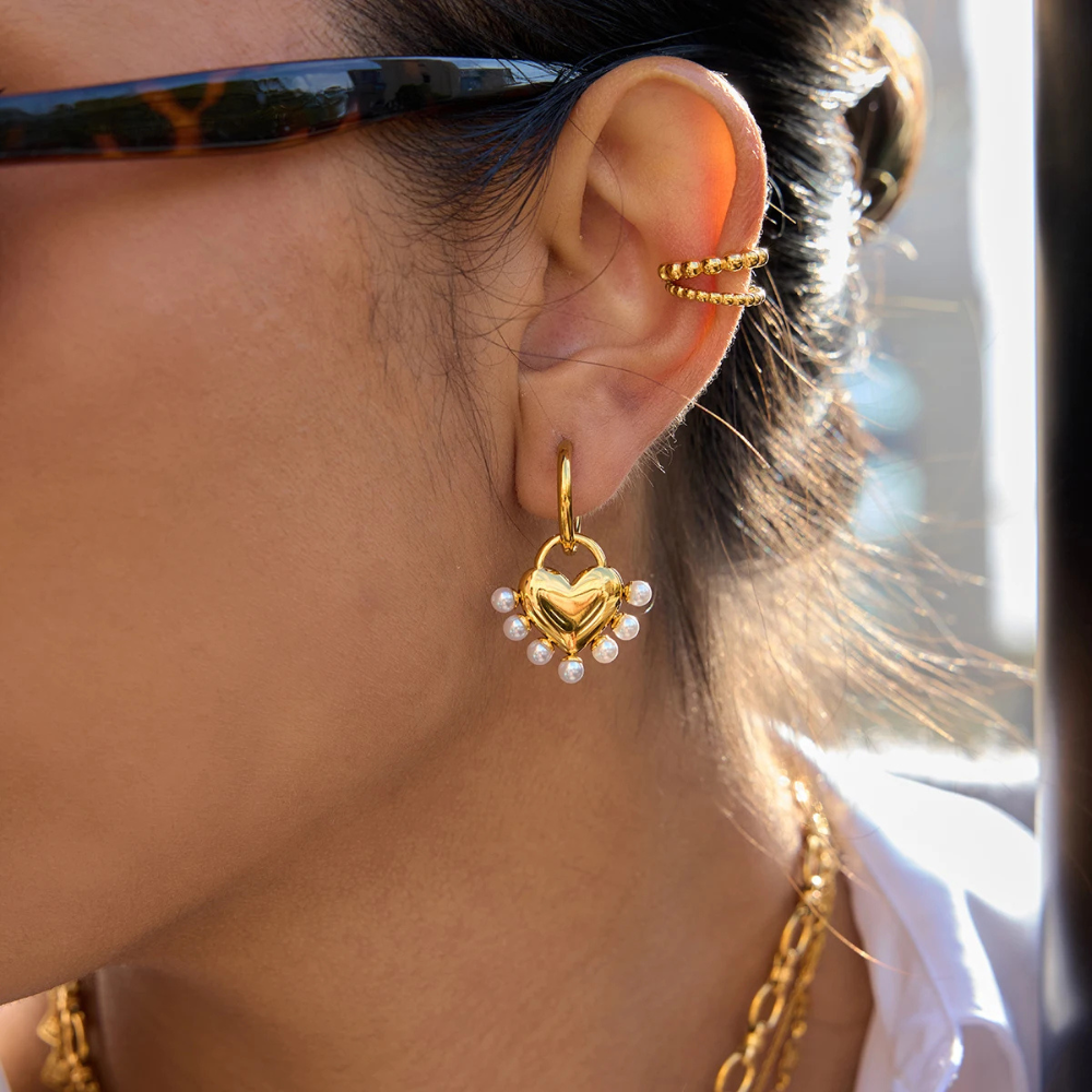 Boucles d'Oreilles Coeur et Perles Blanches acier