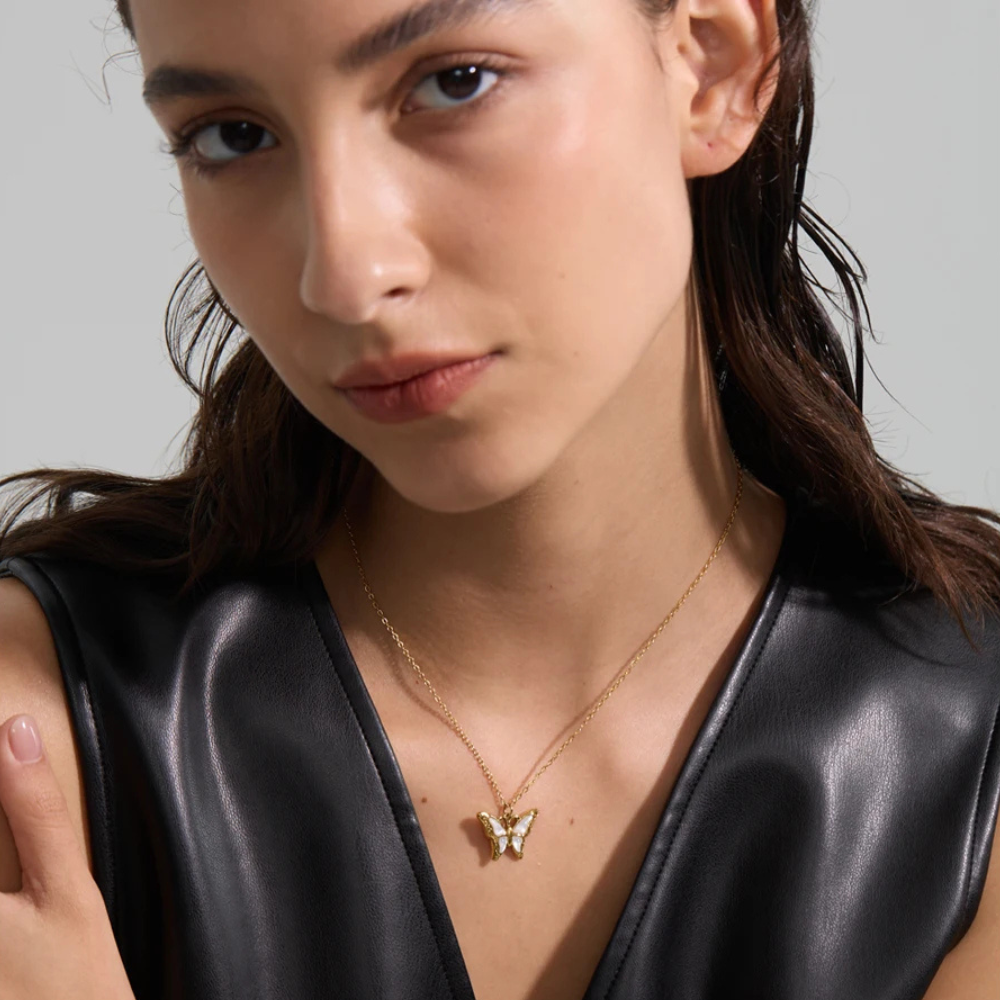 Collier Papillon et Nacre Blanc pendentif