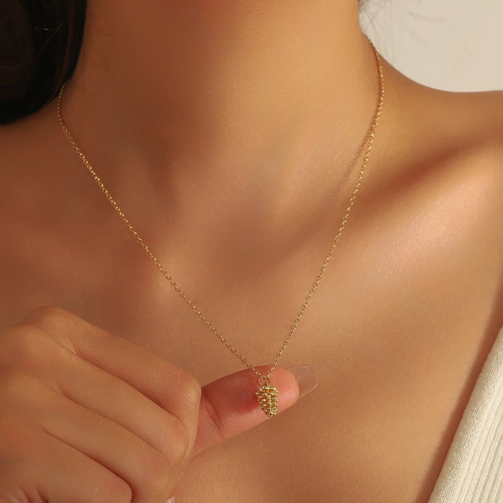 Collier Pomme de Pin Or pendentif