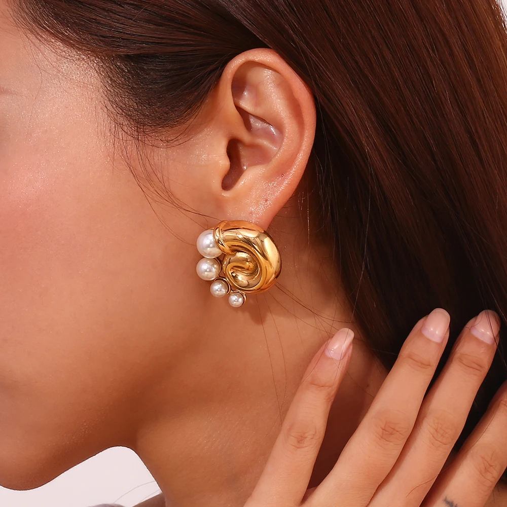 Boucles d'Oreilles Escargot et Perles blanche