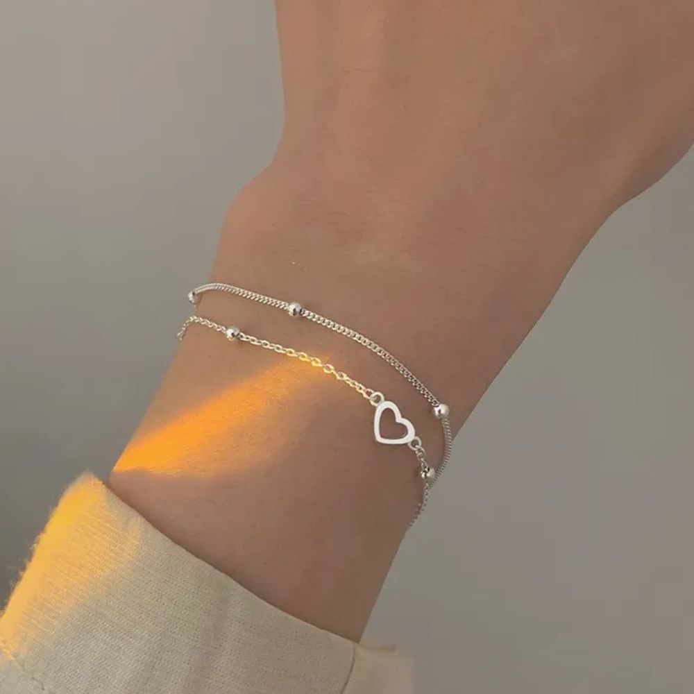 bracelet avec coeur et boule de couleur argent