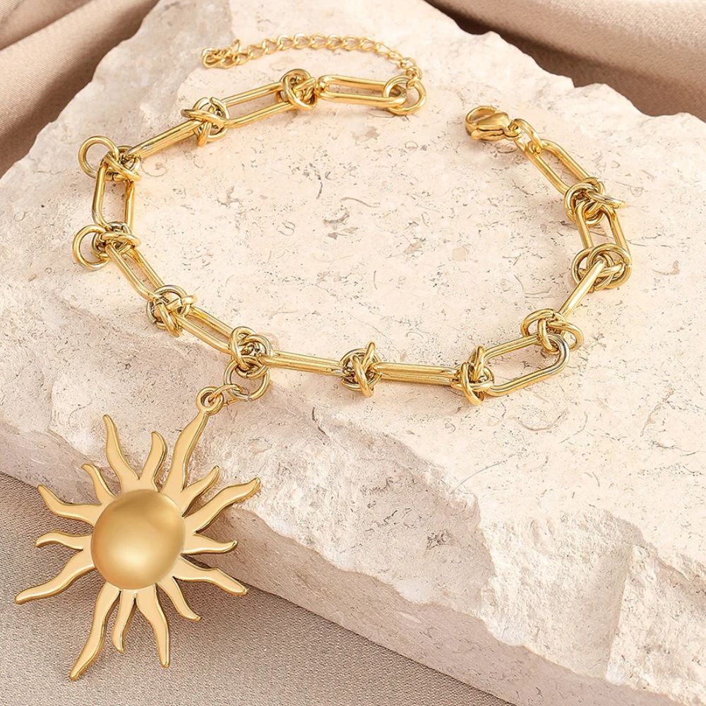 bracelet avec une breloque soleil anna