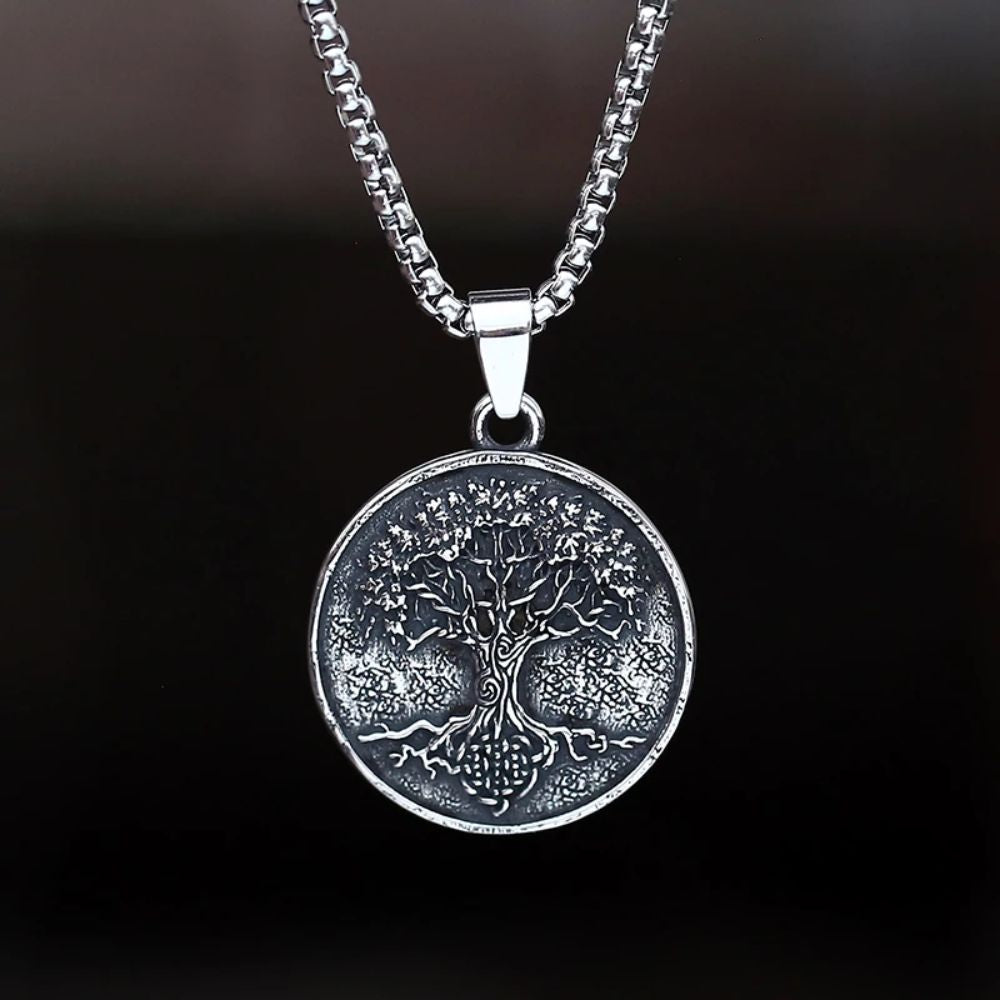 Collier médaille arbre