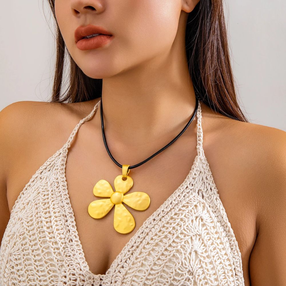 Colliers de luxe multicouches avec pendentif en forme de fleur Colliers de luxe multicouches avec pendentif en forme de fleur
