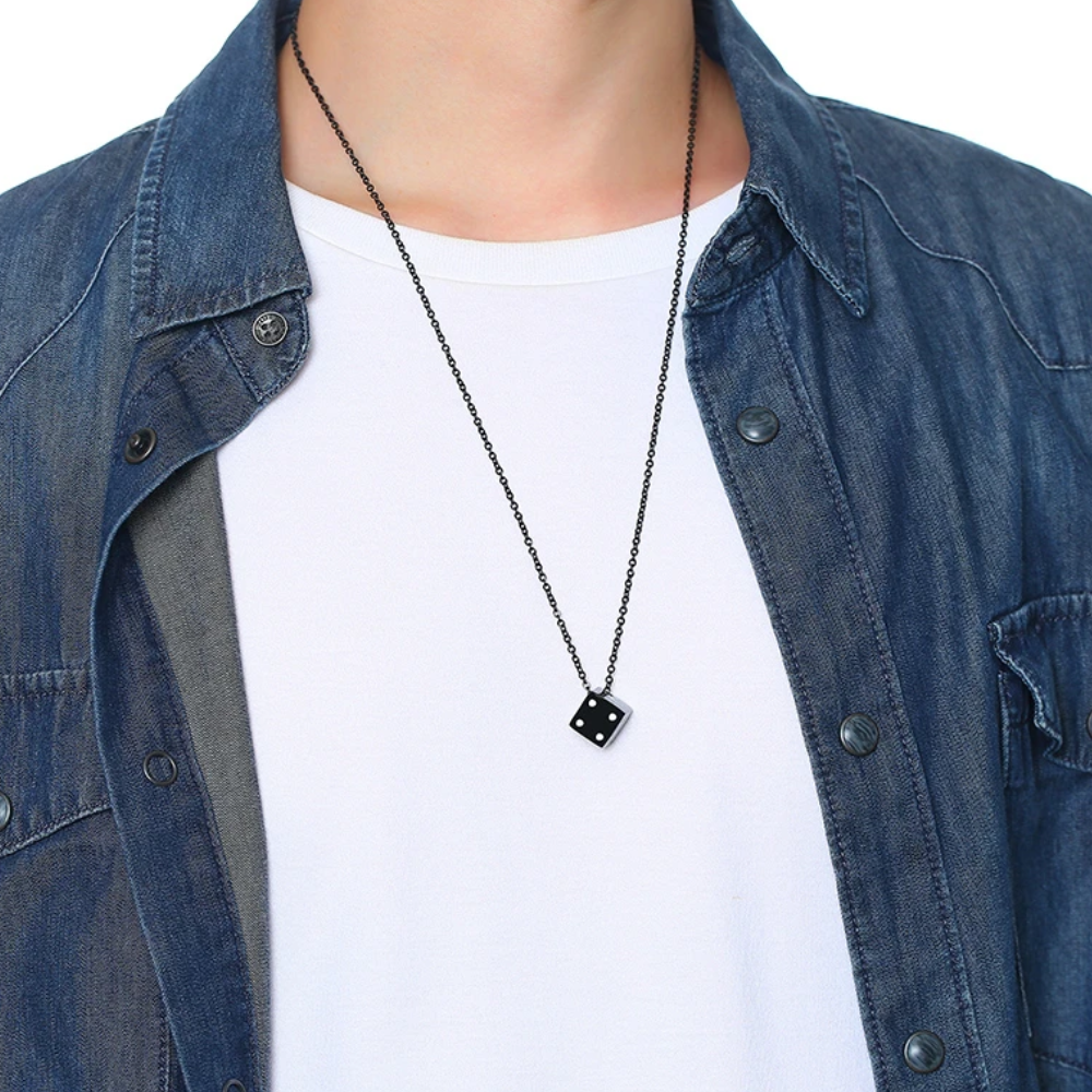 Collier Pendentif Dé Noir